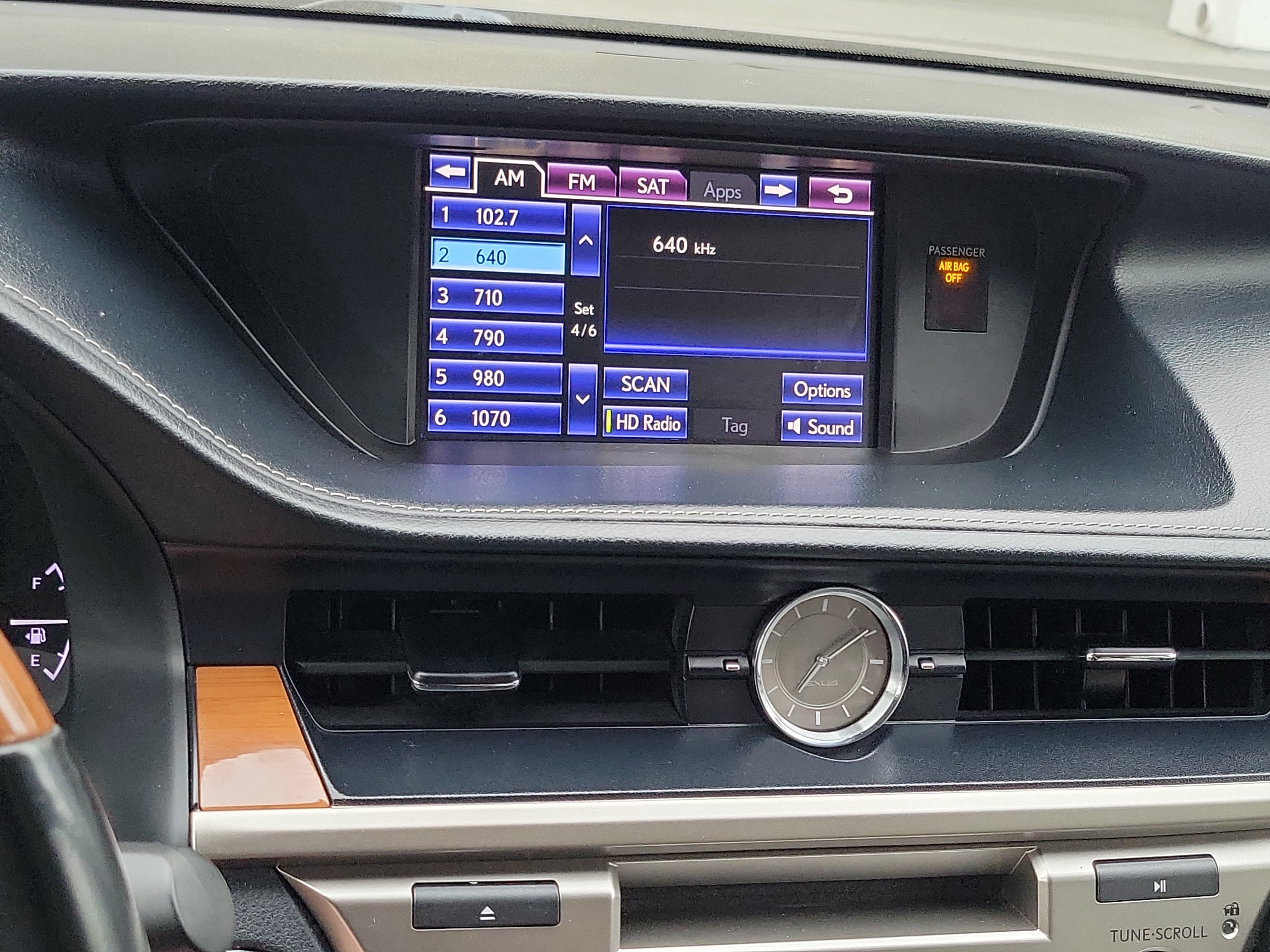 Used 2014 Lexus ES 300h w/ Luxury Package w/Bamboo Trim FWD image 18