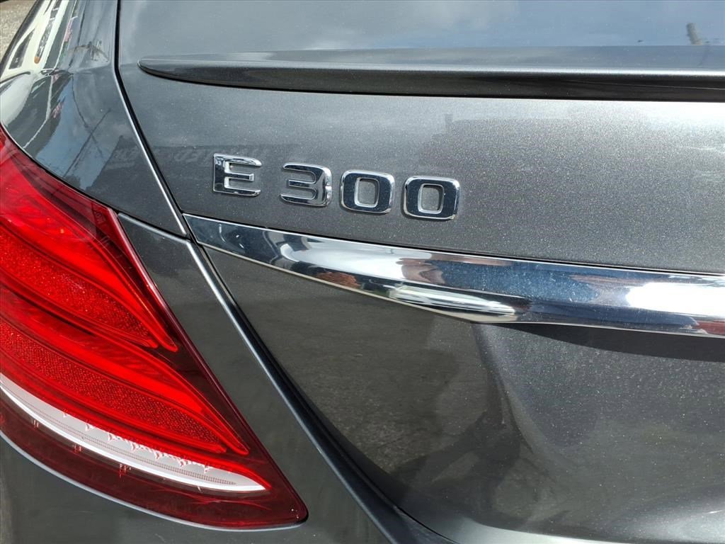 Used 2018 Mercedes-Benz E 300 4MATIC w/ Premium 1 Package image 9