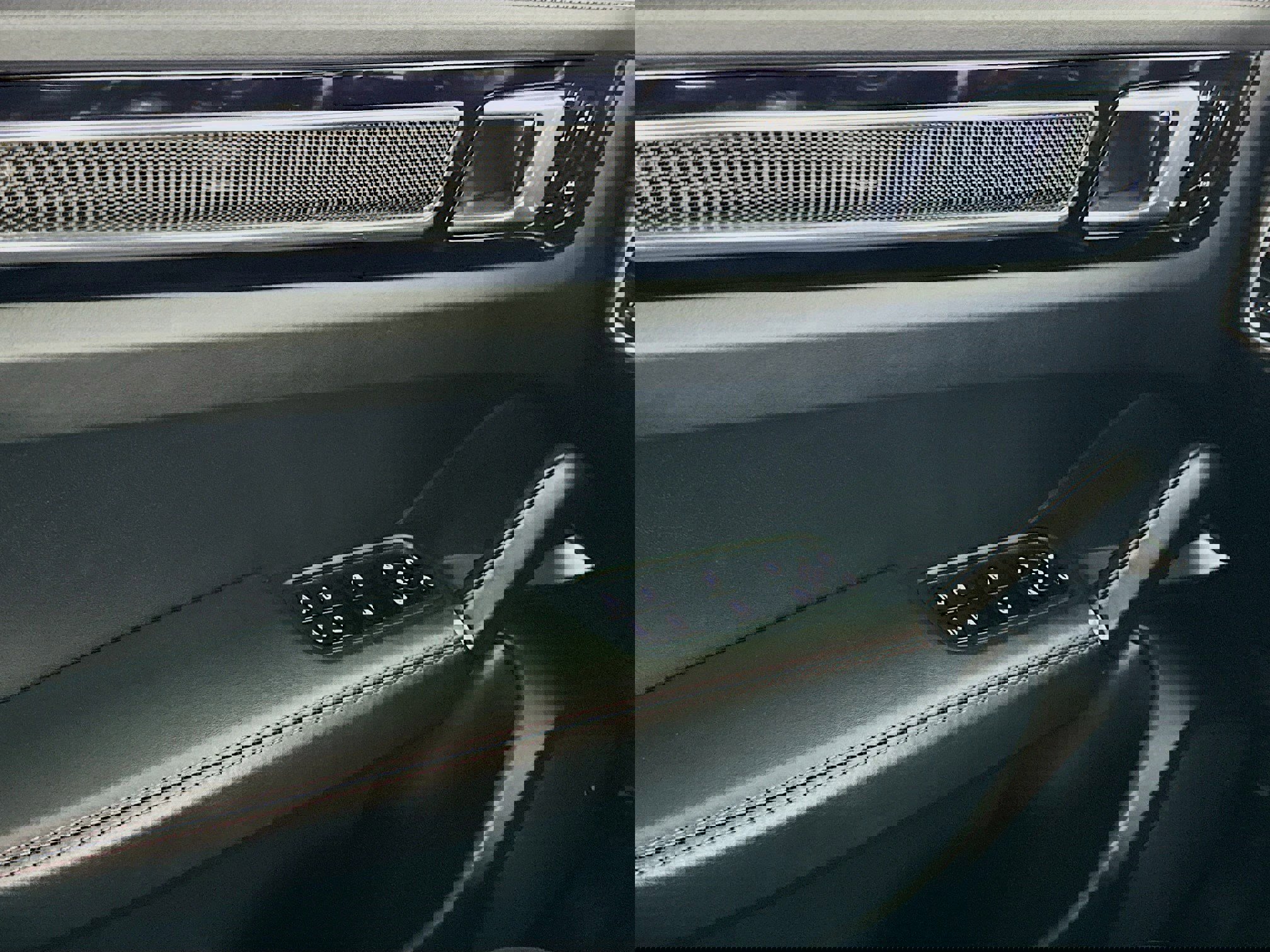 Used 2021 Porsche Cayenne Turbo image 14