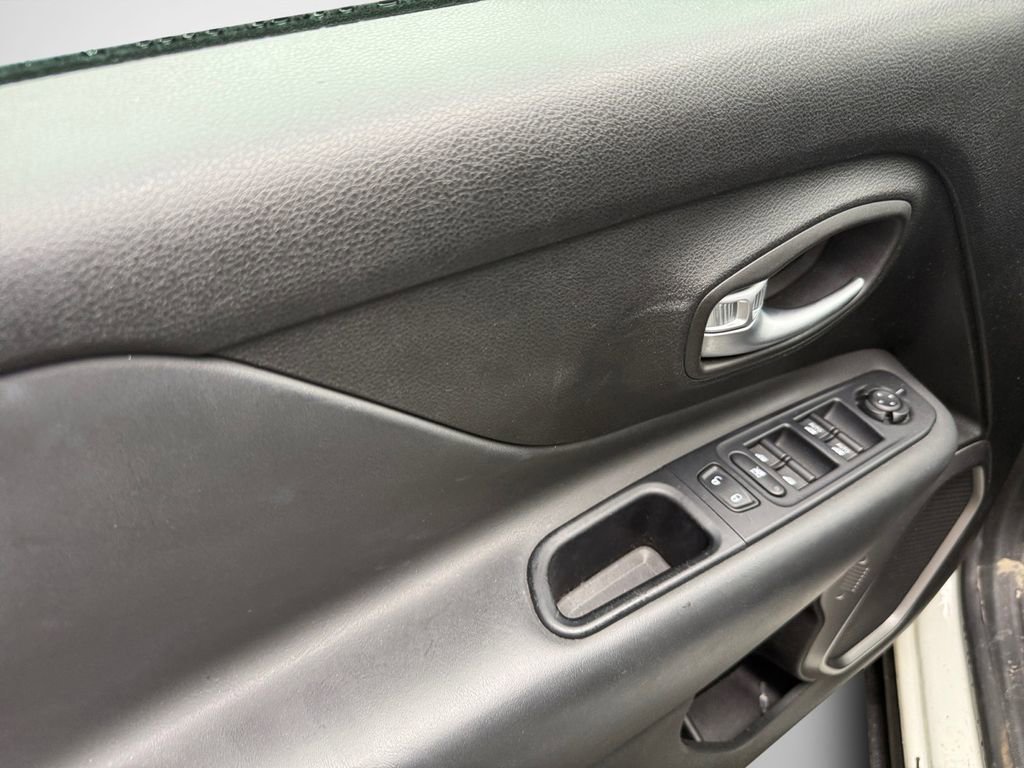 Used 2019 Jeep Renegade Limited w/ Quick Order Package 22P image 13