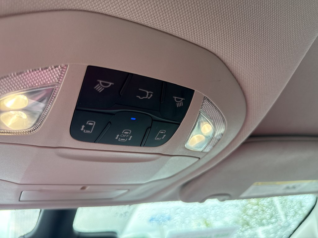 Used 2023 Chrysler Voyager LX FWD image 35