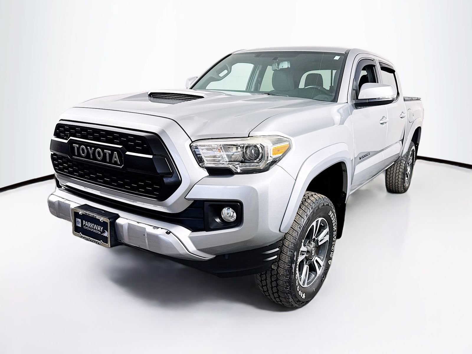 Used 2017 Toyota Tacoma TRD Sport w/ Premium & Technology Package image 3