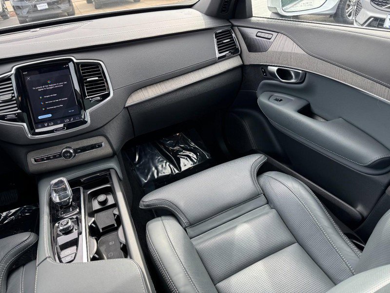 Certified 2024 Volvo XC90 T8 Ultimate w/ Protection Package Premier image 16