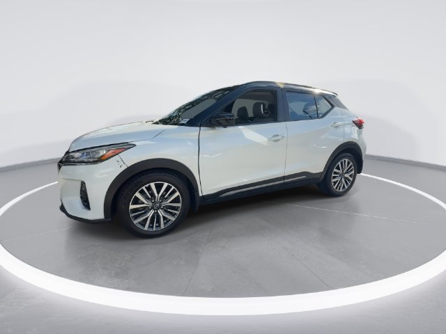 Used 2024 Nissan Kicks SR w/ SR Premium Package FWD image 4