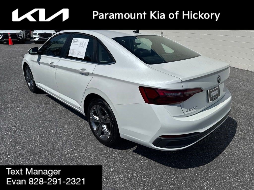 Used 2023 Volkswagen Jetta SE FWD image 5