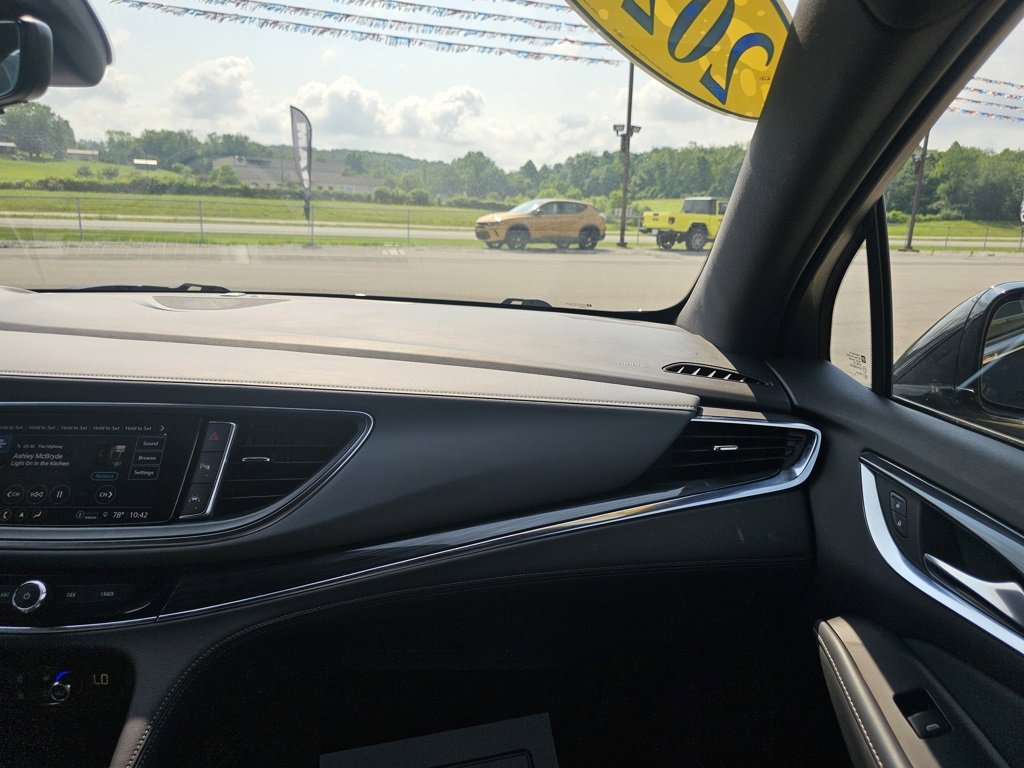 Used 2024 Buick Enclave Premium image 40