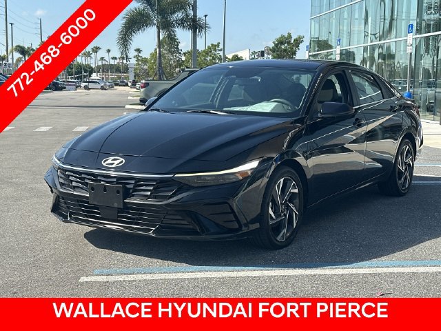 Used 2025 Hyundai Elantra SEL FWD image 2