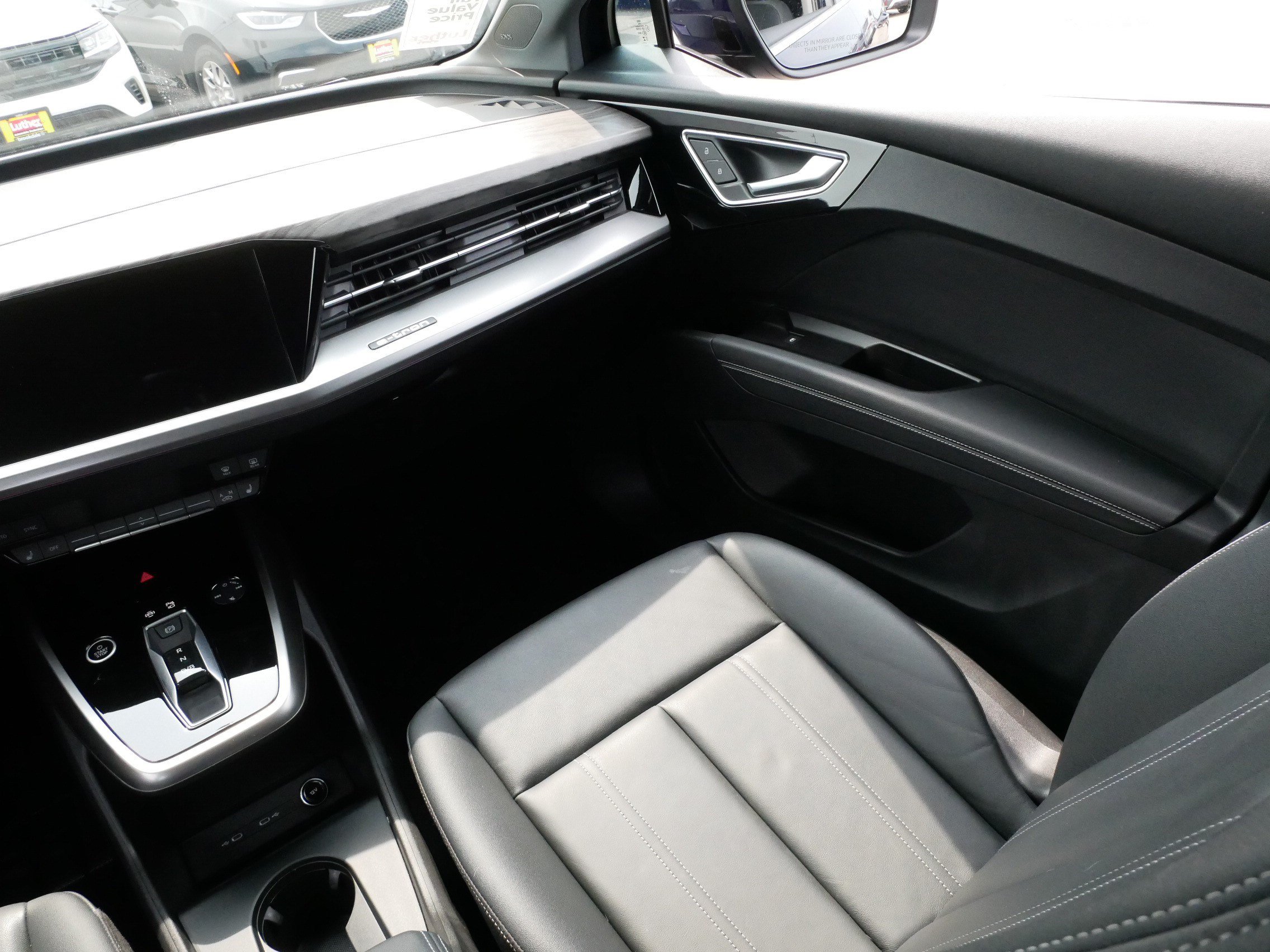 Used 2023 Audi Q4 e-tron Prestige AWD/4WD image 11