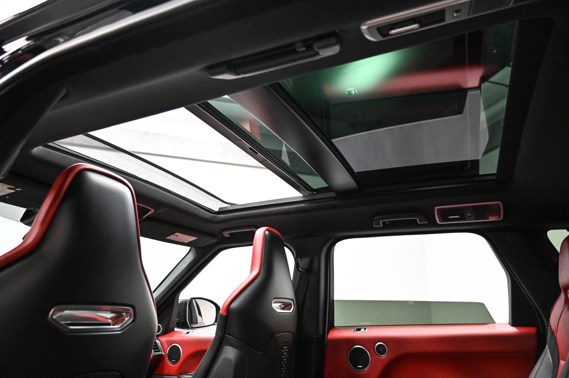 Used 2022 Land Rover Range Rover Sport SVR Carbon Edition image 39