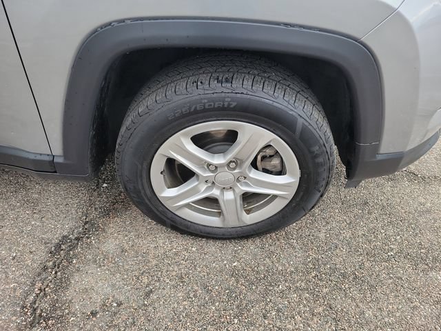 Used 2024 Jeep Compass Latitude w/ Altitude Special Edition AWD/4WD image 6