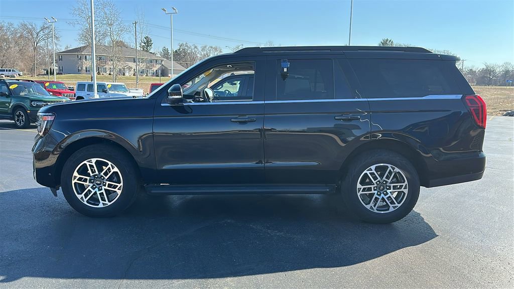 Used 2025 Ford Expedition Active AWD/4WD image 4
