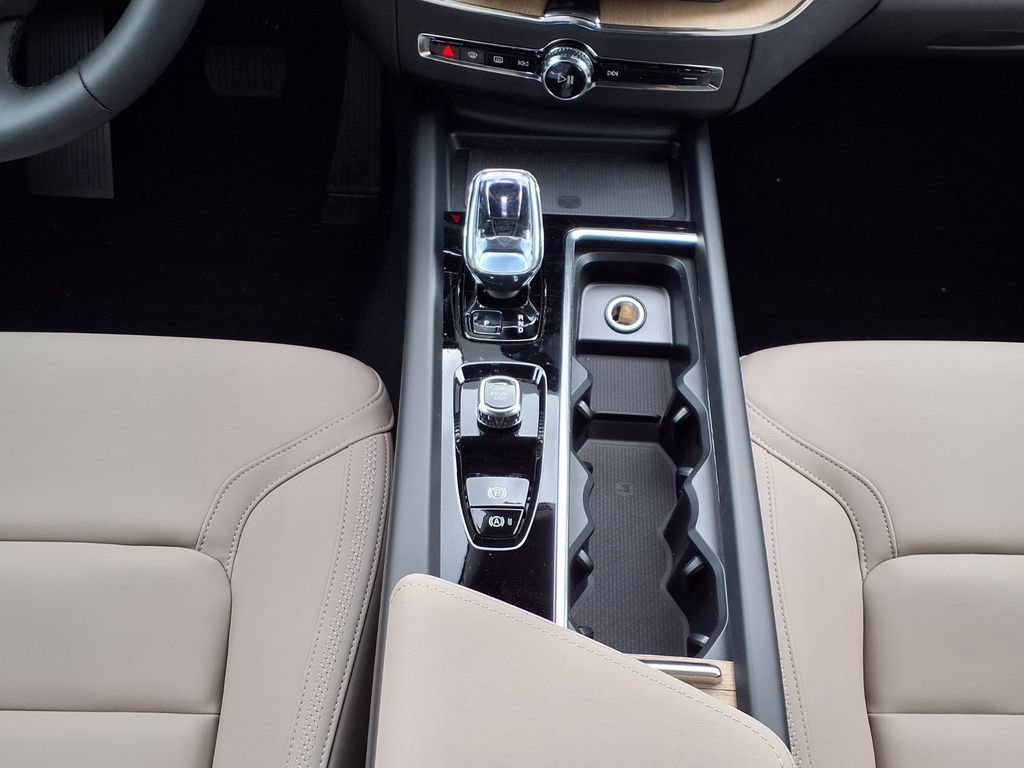 New 2026 Volvo XC60 B5 Core w/ Climate Package AWD/4WD image 19