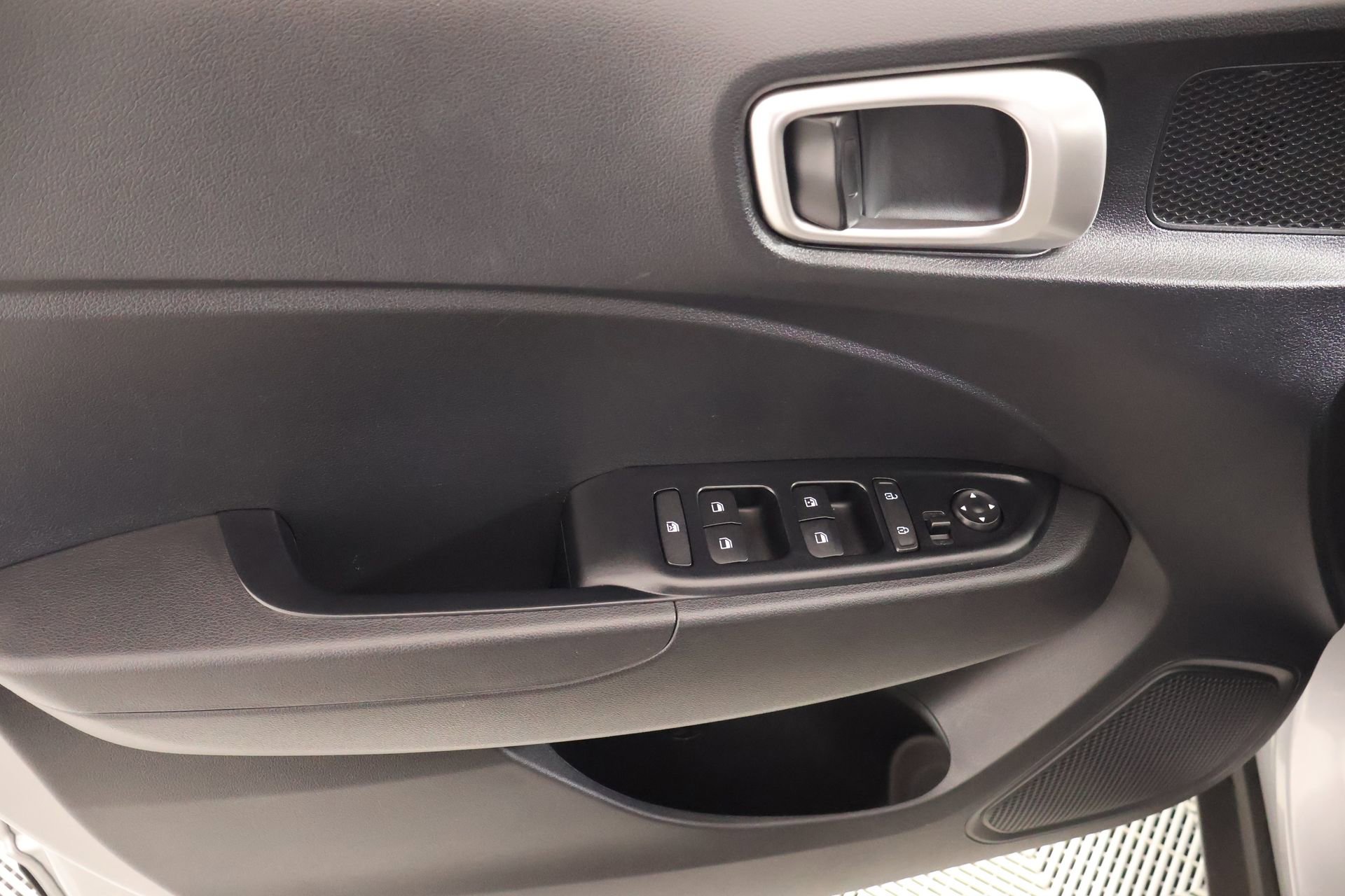 Used 2025 Hyundai Venue SEL image 15