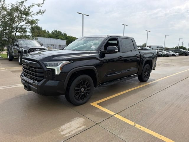 Used 2025 Toyota Tundra Limited AWD/4WD image 3