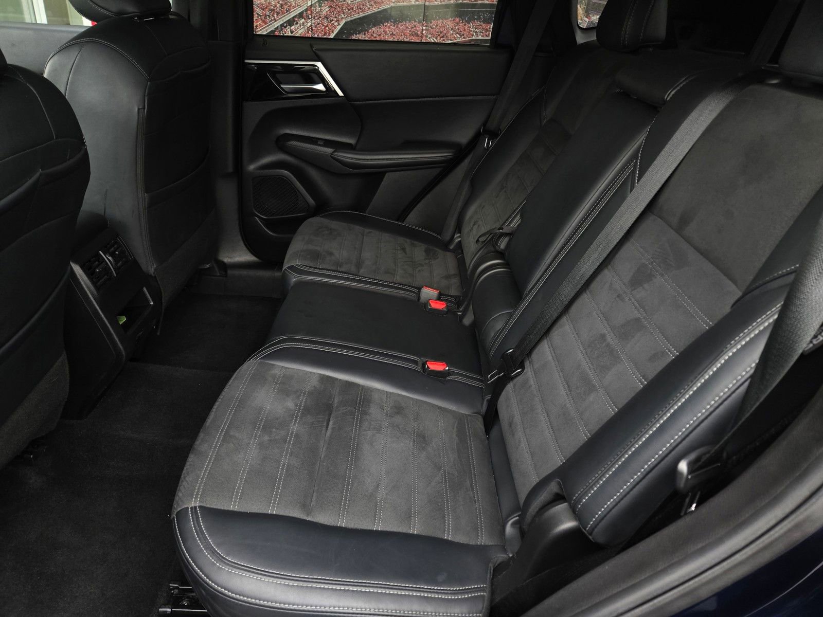 Used 2024 Mitsubishi Outlander SE Black Edition image 11