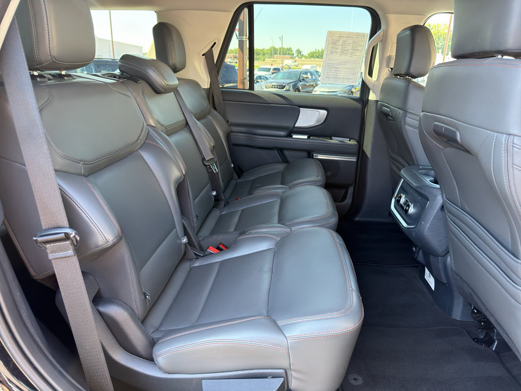 Used 2025 Ford Expedition Active AWD/4WD image 24