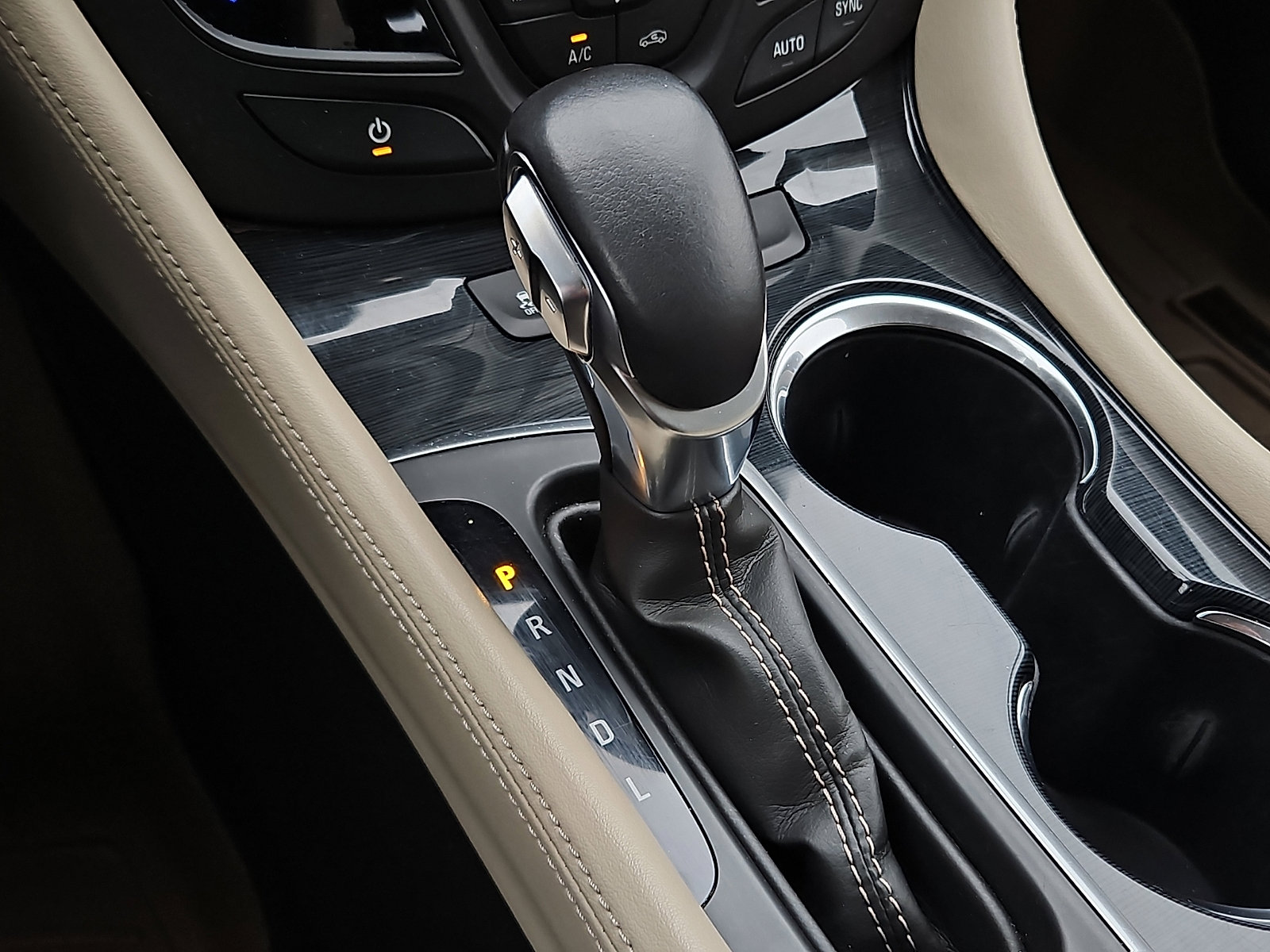 Used 2018 Buick Envision Essence image 14