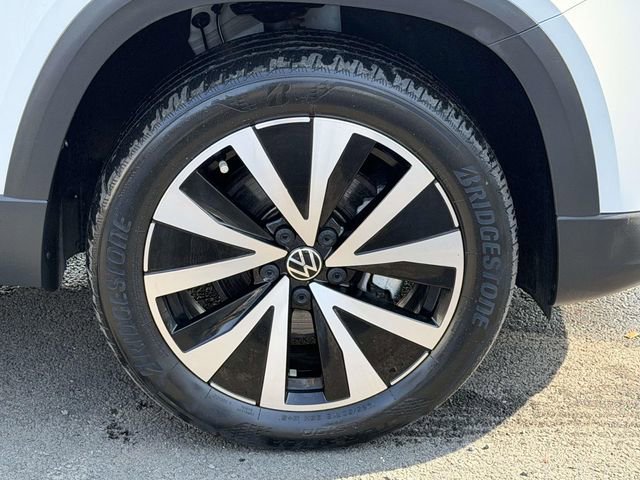 Used 2022 Volkswagen Taos SE w/ IQ.Drive SE Package image 7