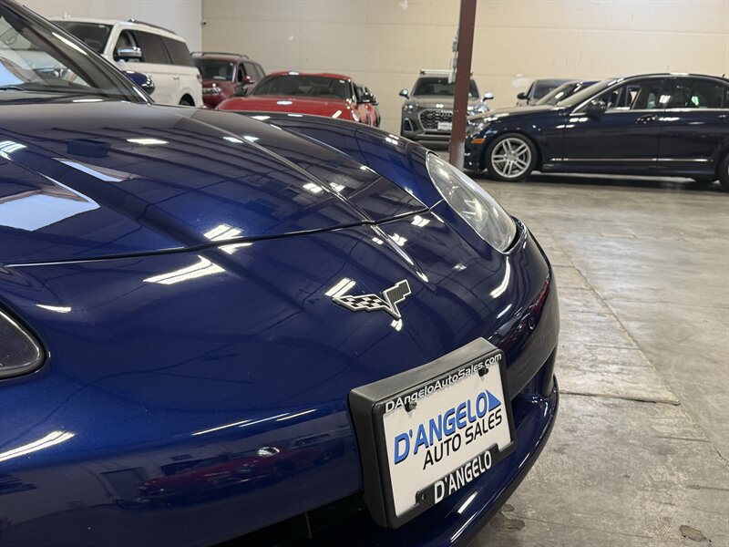 Used 2006 Chevrolet Corvette Coupe w/ Preferred Equipment Group RWD image 12