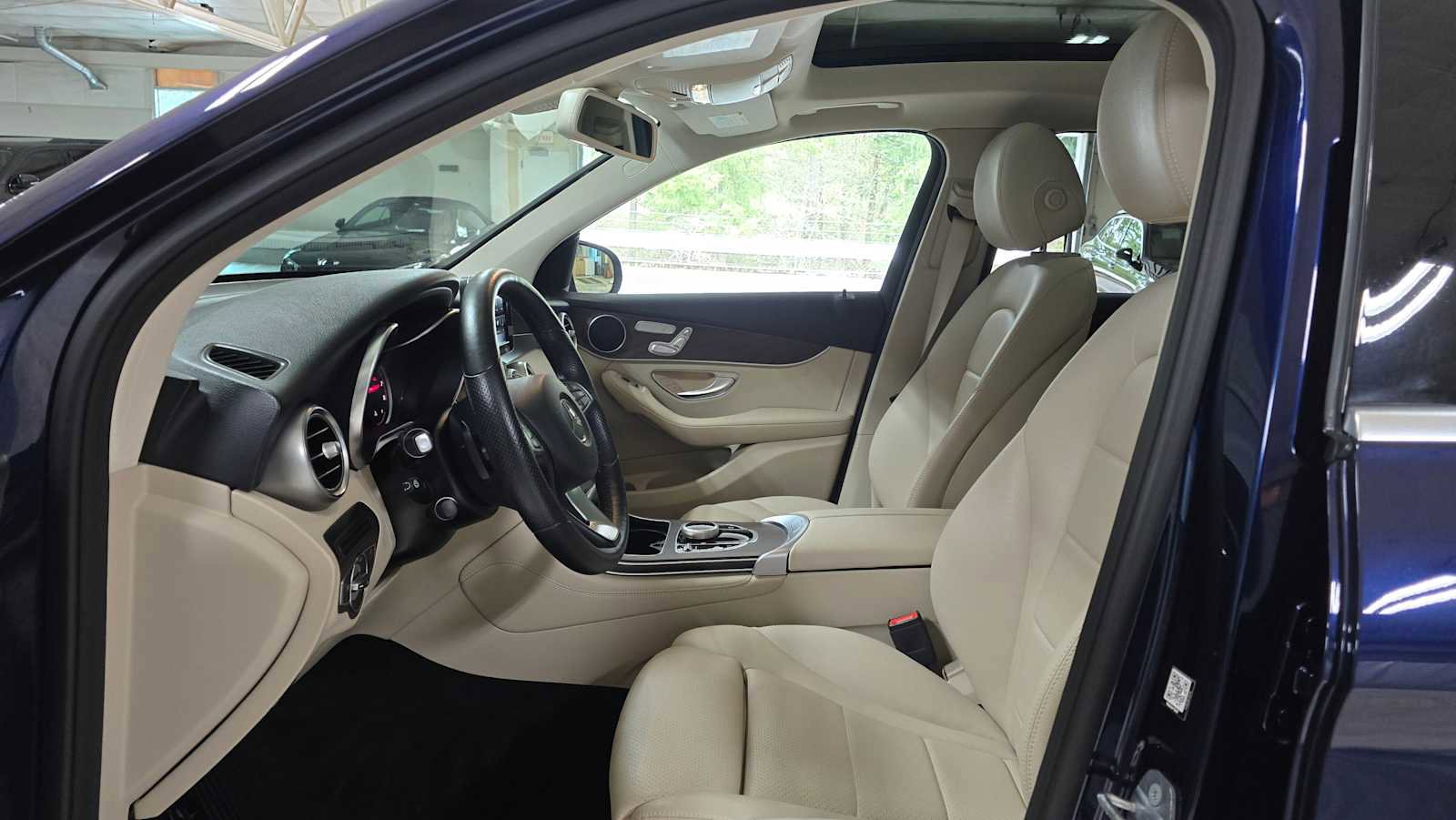 Used 2019 Mercedes-Benz GLC 300 4MATIC image 20