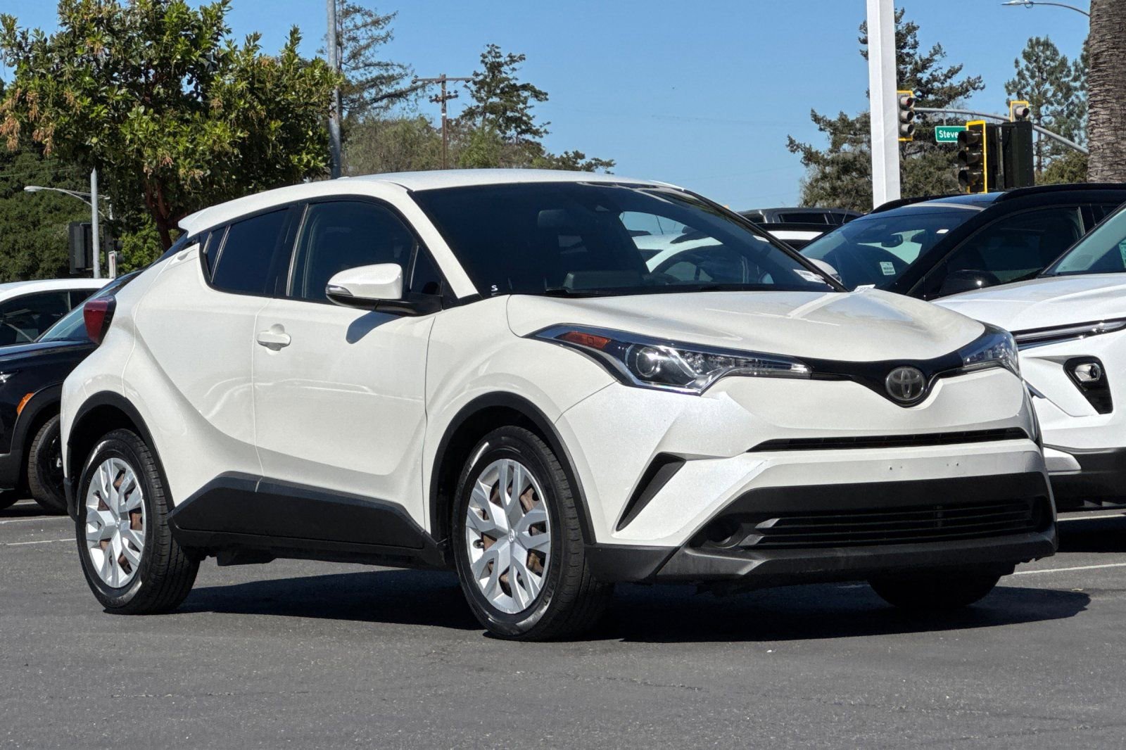 Used 2019 Toyota C-HR LE image 2