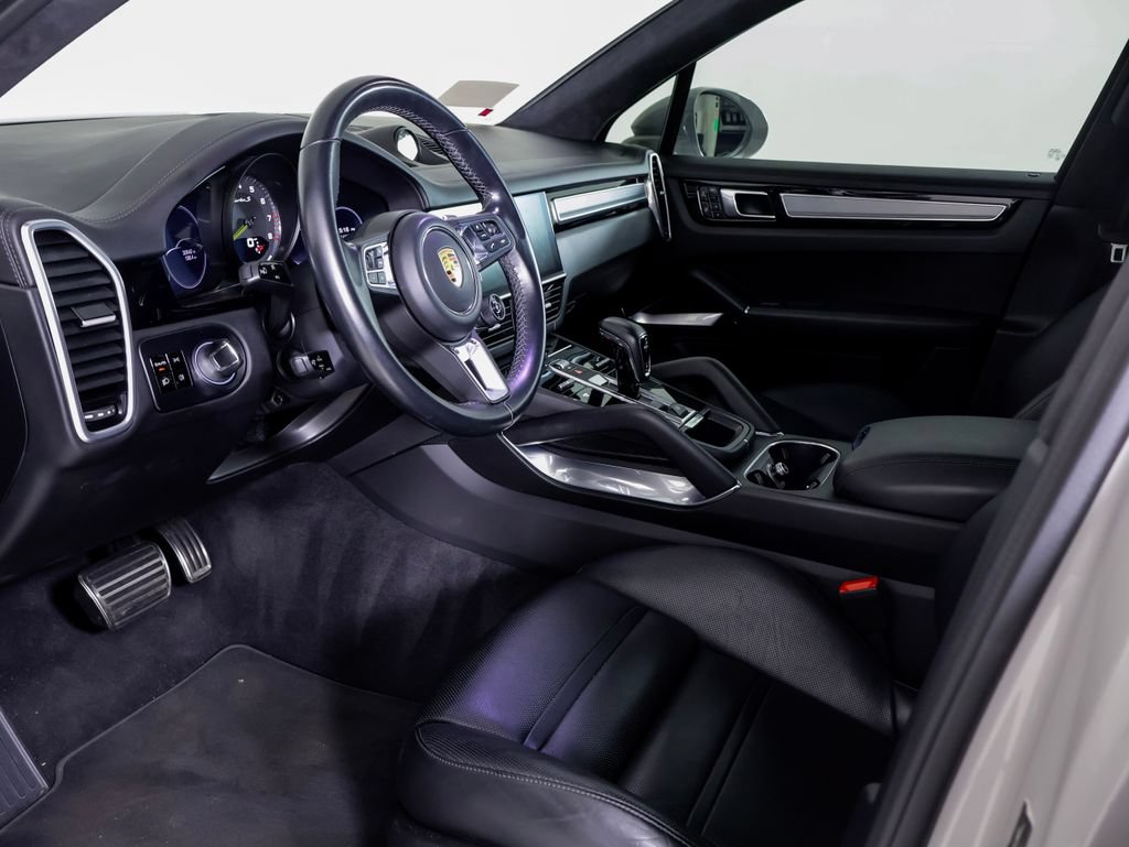 Certified 2020 Porsche Cayenne Turbo S AWD/4WD image 4