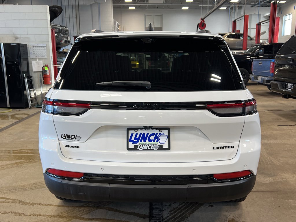 Used 2025 Jeep Grand Cherokee Limited w/ Luxury Tech Group II image 3