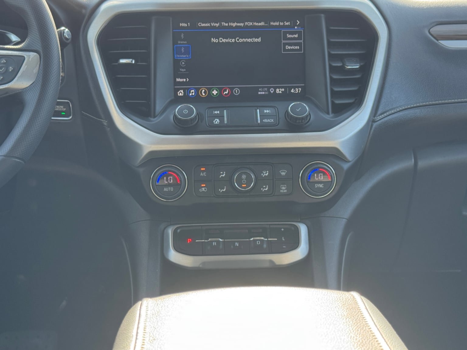 Used 2022 GMC Acadia SLE w/ Driver Convenience Package FWD image 15