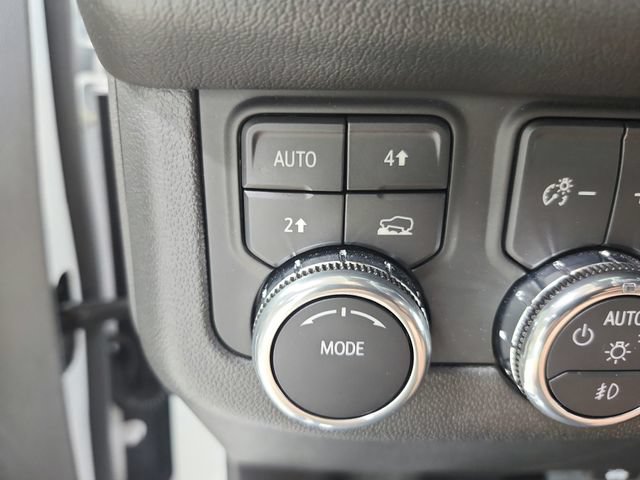Used 2025 GMC Yukon XL Denali AWD/4WD image 29