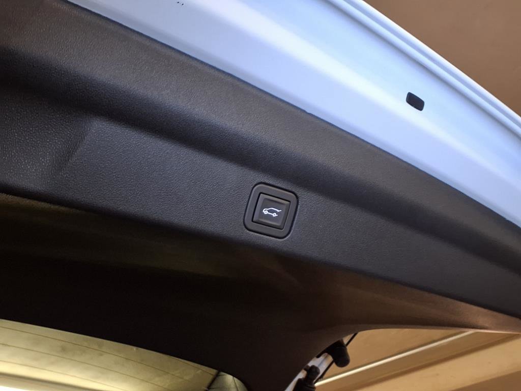 Used 2025 Cadillac Escalade IQ Sport 2 w/ LPO, ONYX Package image 8