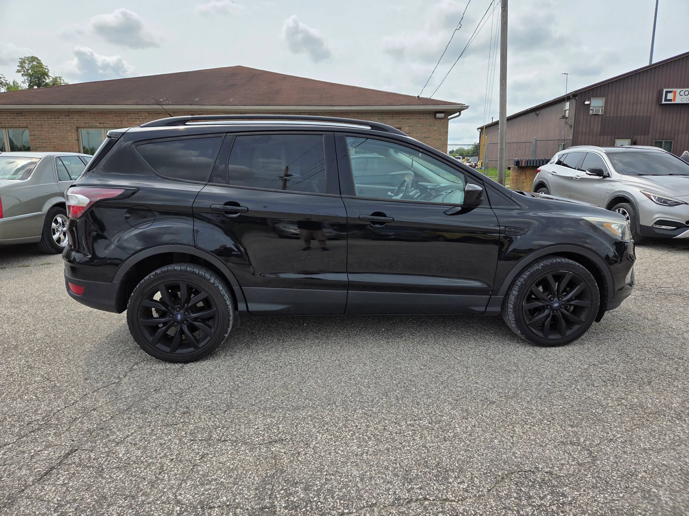 Used 2017 Ford Escape SE w/ Equipment Group 201A FWD image 4