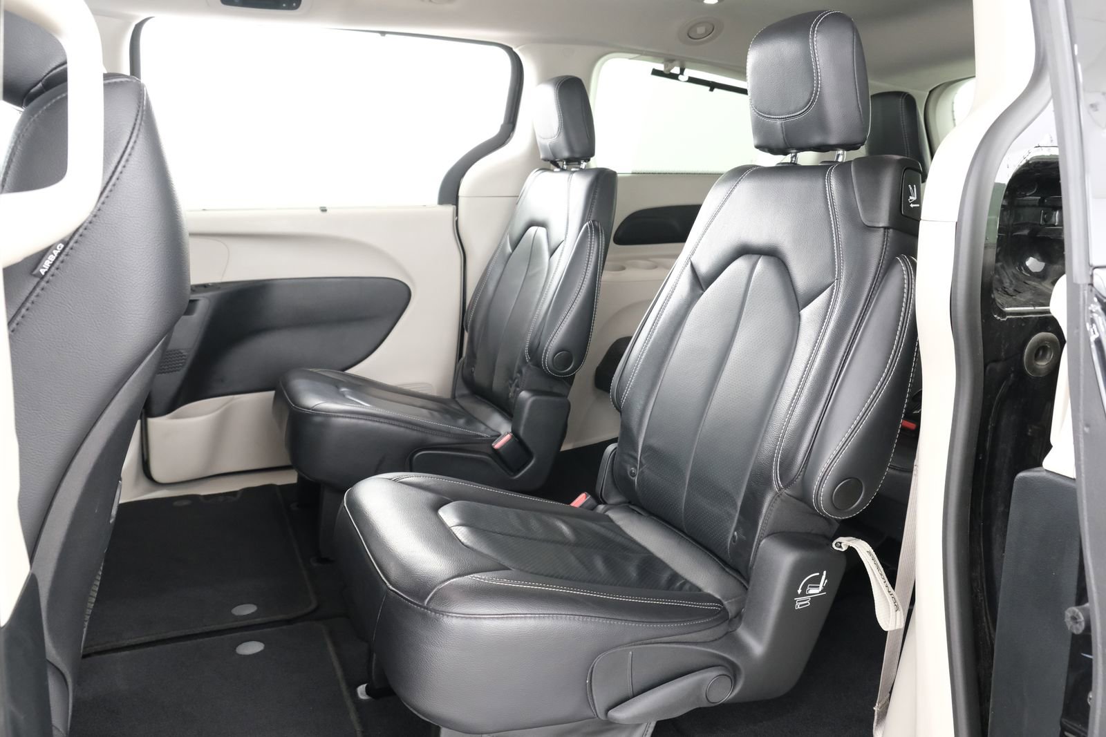 Used 2022 Chrysler Pacifica Touring-L FWD image 31