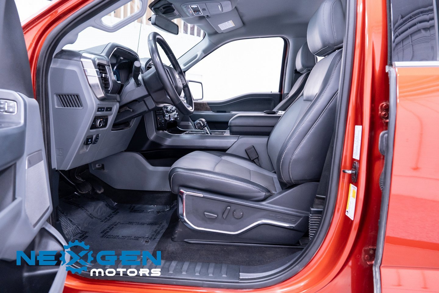 Used 2023 Ford F150 Lariat w/ Trailer Tow Package image 25