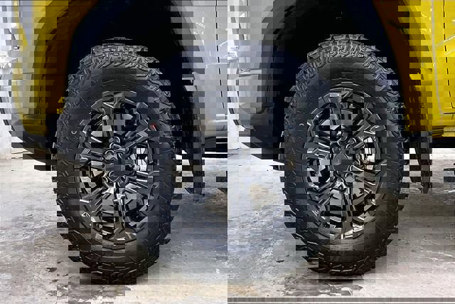 Used 2023 GMC Canyon Elevation w/ Elevation Premium Package image 9