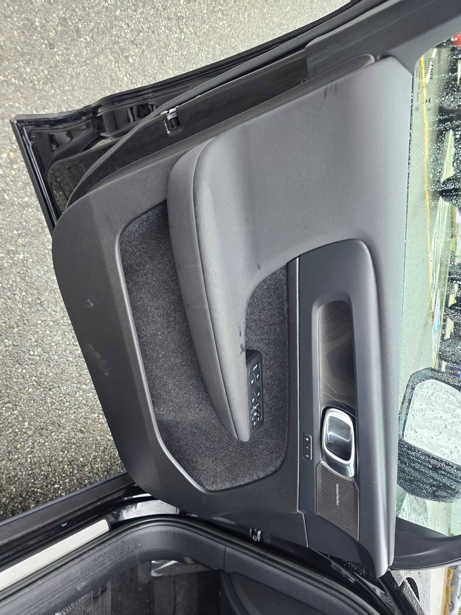 Used 2023 Volvo XC40 Recharge Ultimate w/ Protection Package Premier image 23