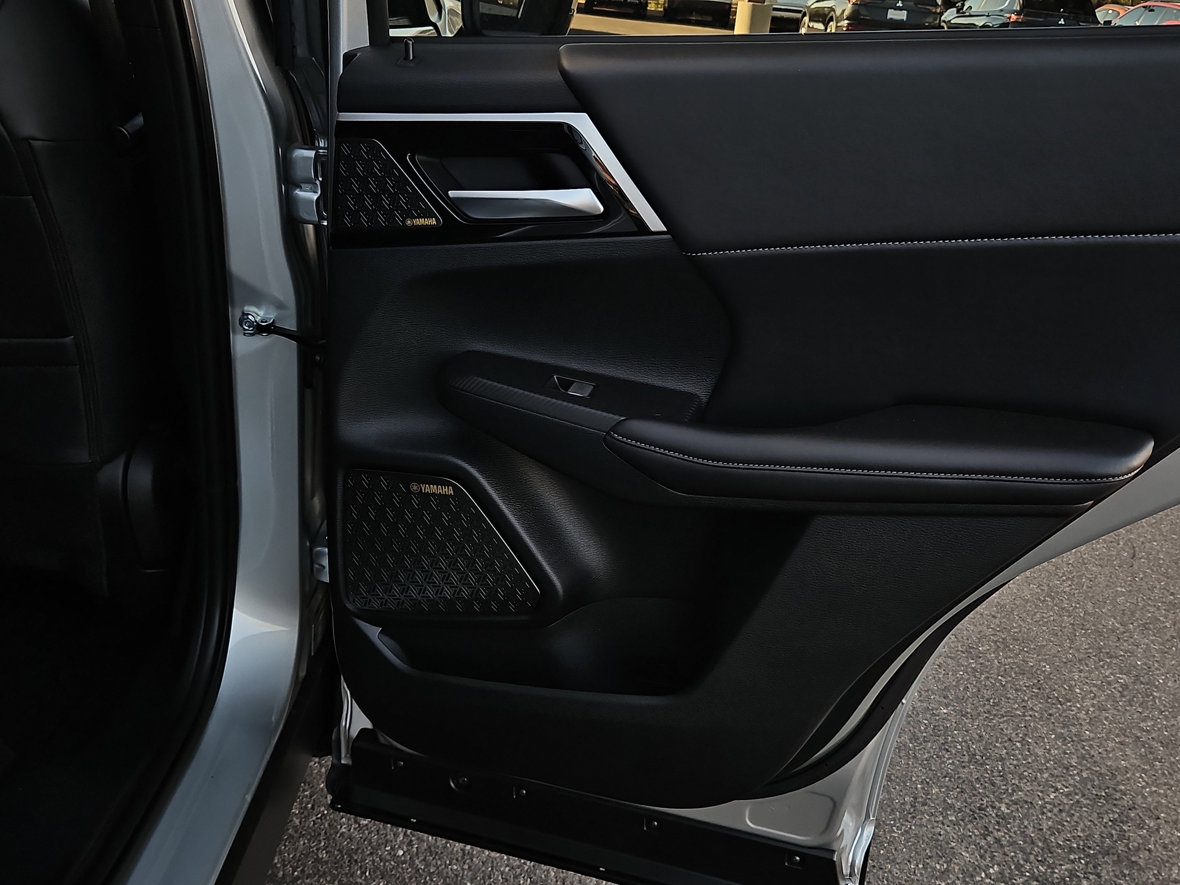 New 2025 Mitsubishi Outlander SE image 21