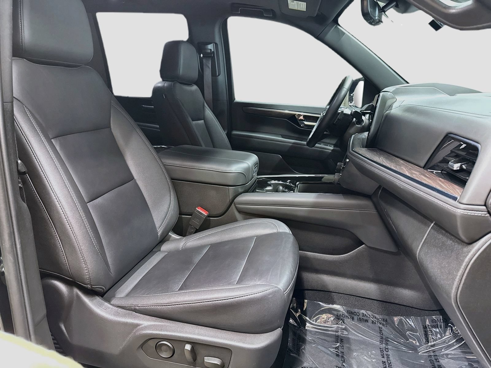 Used 2025 Chevrolet Tahoe Z71 w/ Z71 Off-Road Package AWD/4WD image 34