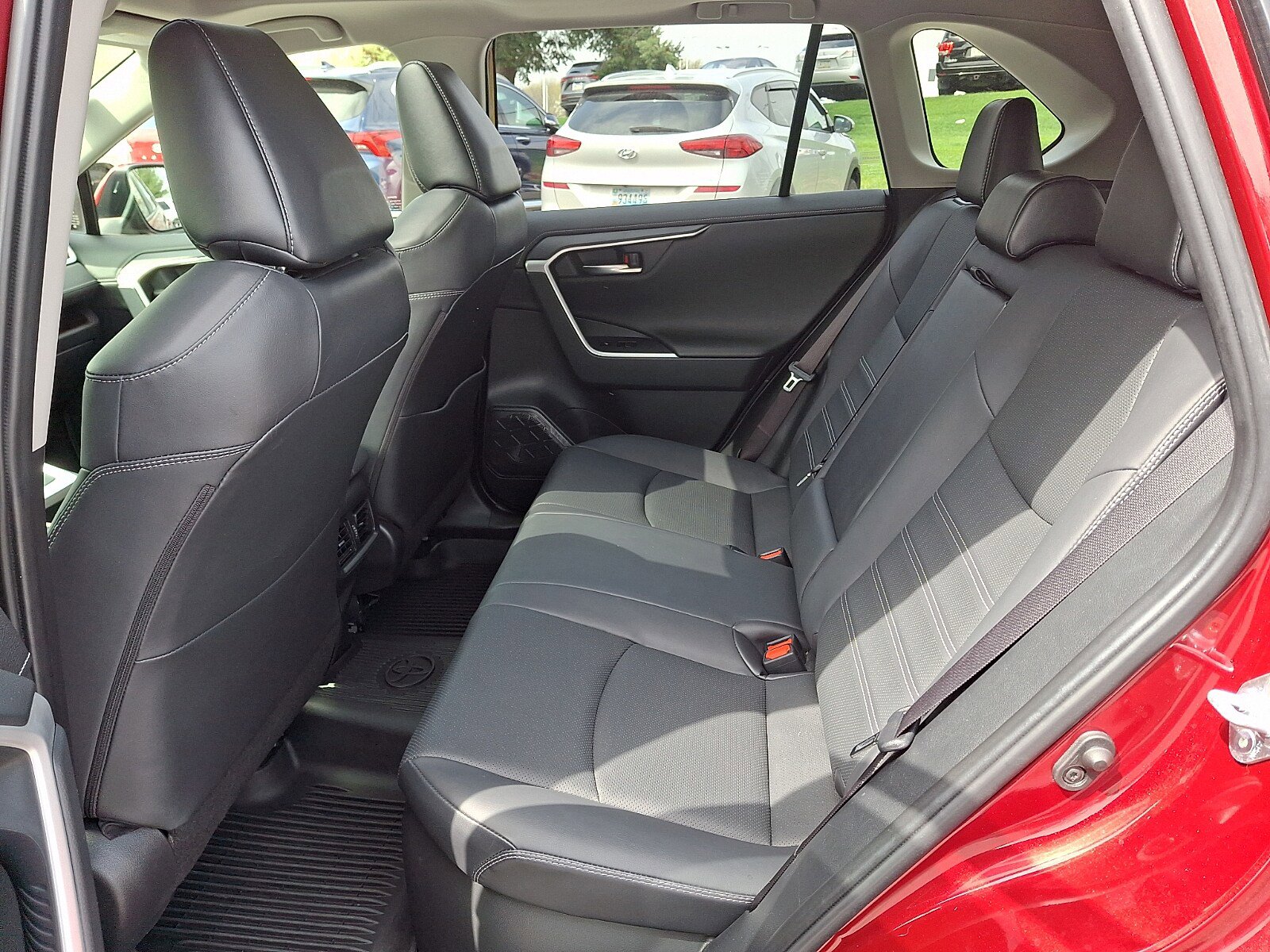 Used 2022 Toyota RAV4 Limited image 11