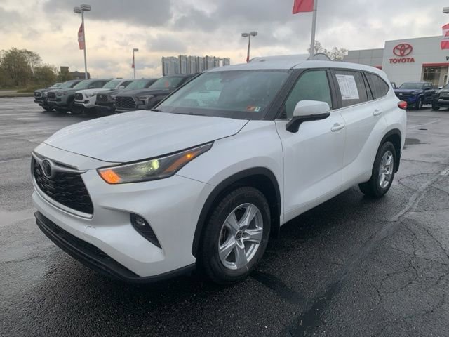 Used 2023 Toyota Highlander LE image 7