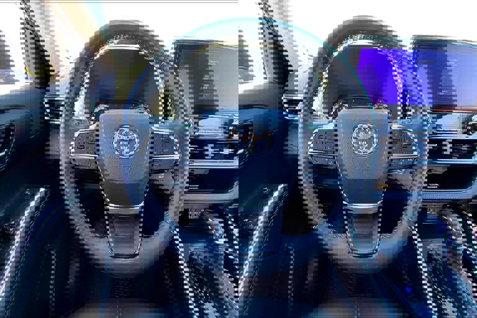 Used 2023 Toyota Highlander XLE image 6