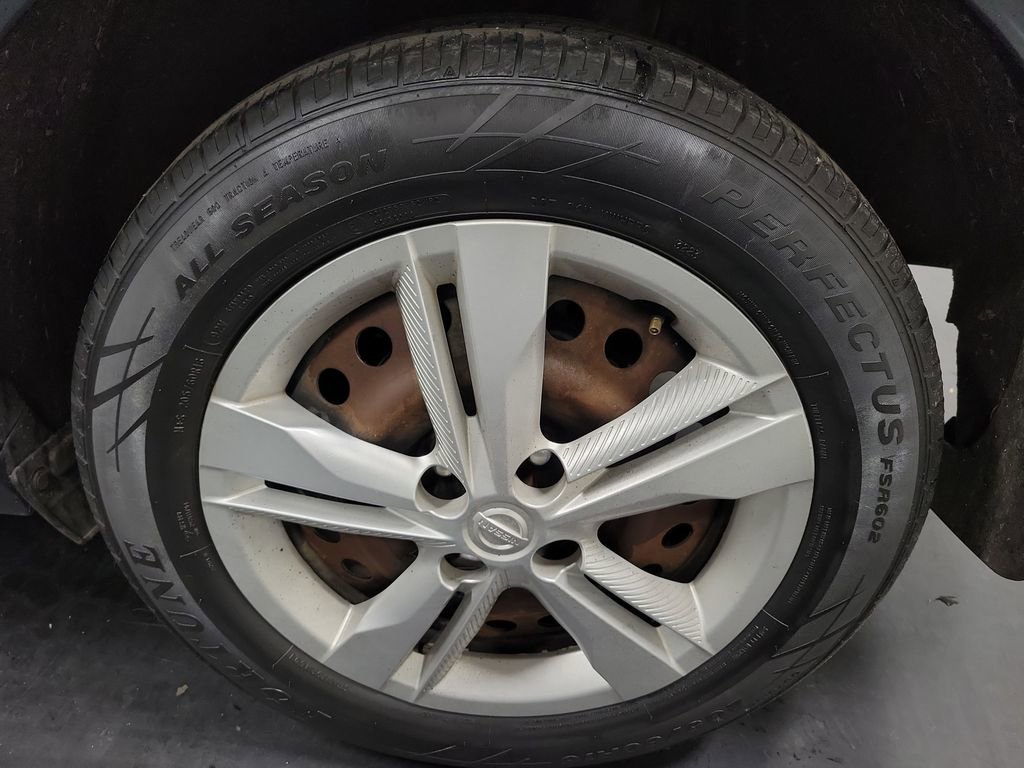 Used 2020 Nissan Kicks S image 11