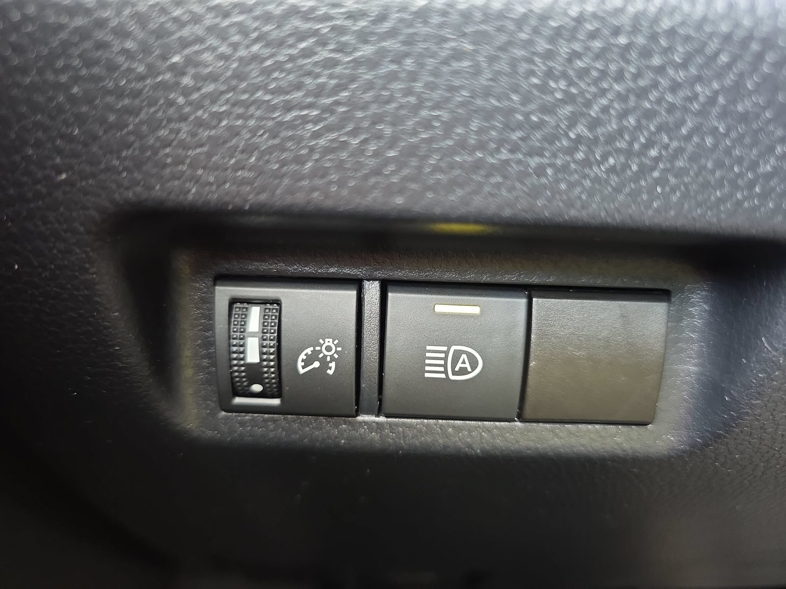 Used 2022 Toyota RAV4 XLE FWD image 25