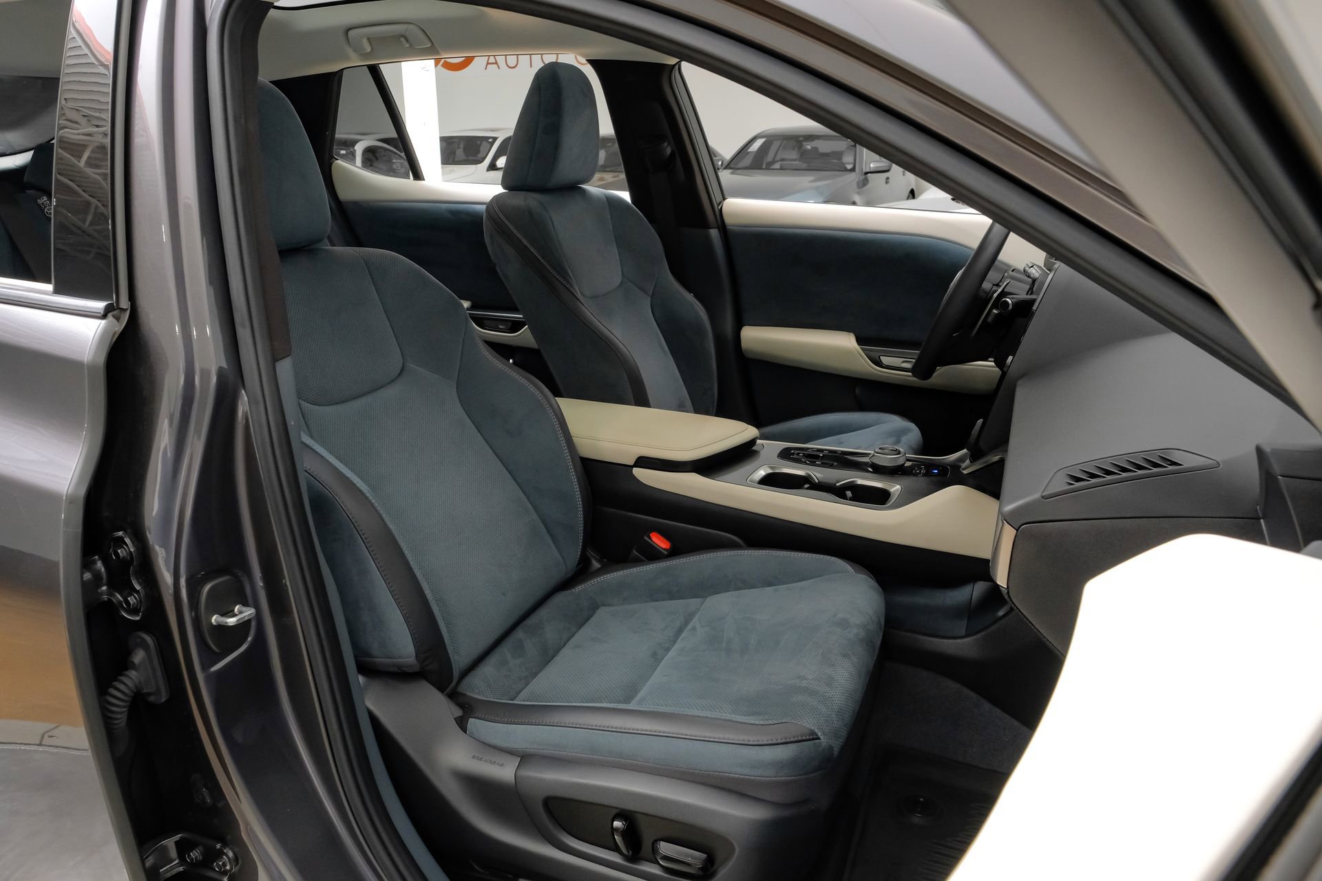 Used 2023 Lexus RZ 450e Premium w/ Accessory Package (2T) image 38