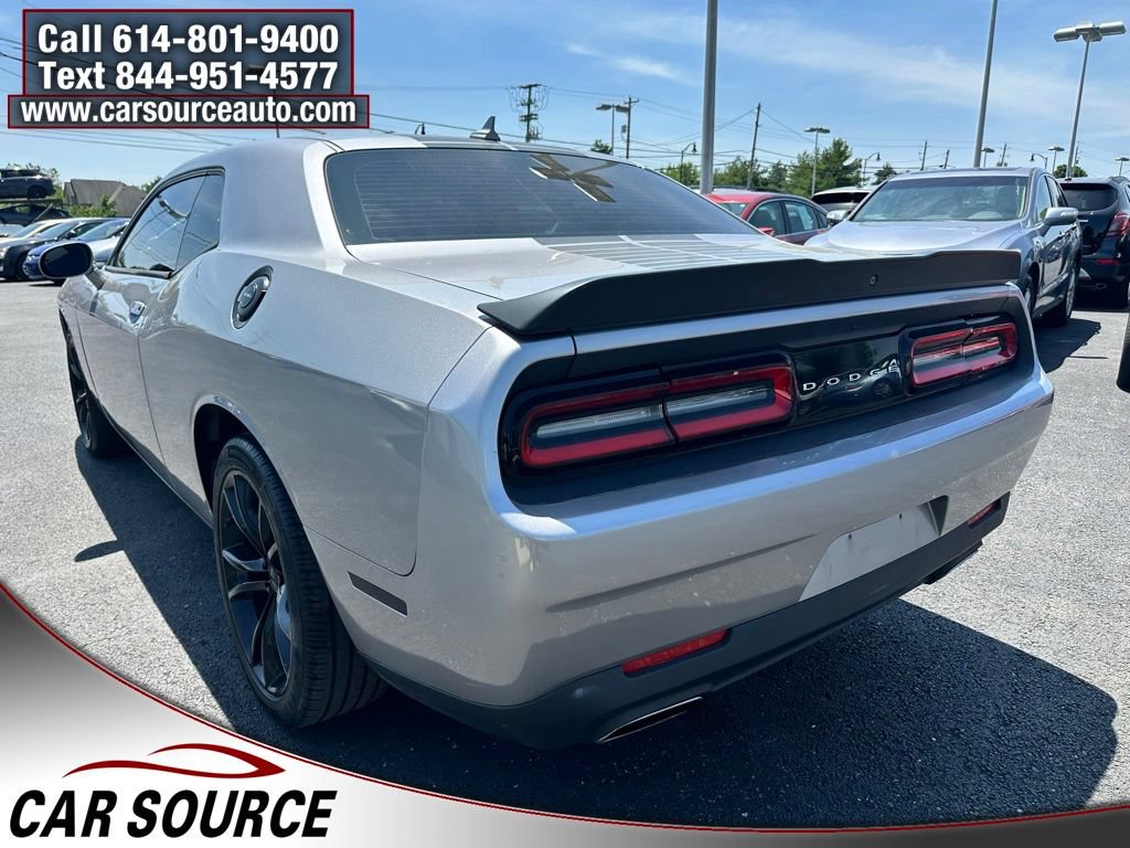 Used 2016 Dodge Challenger SXT w/ Blacktop Package RWD image 4