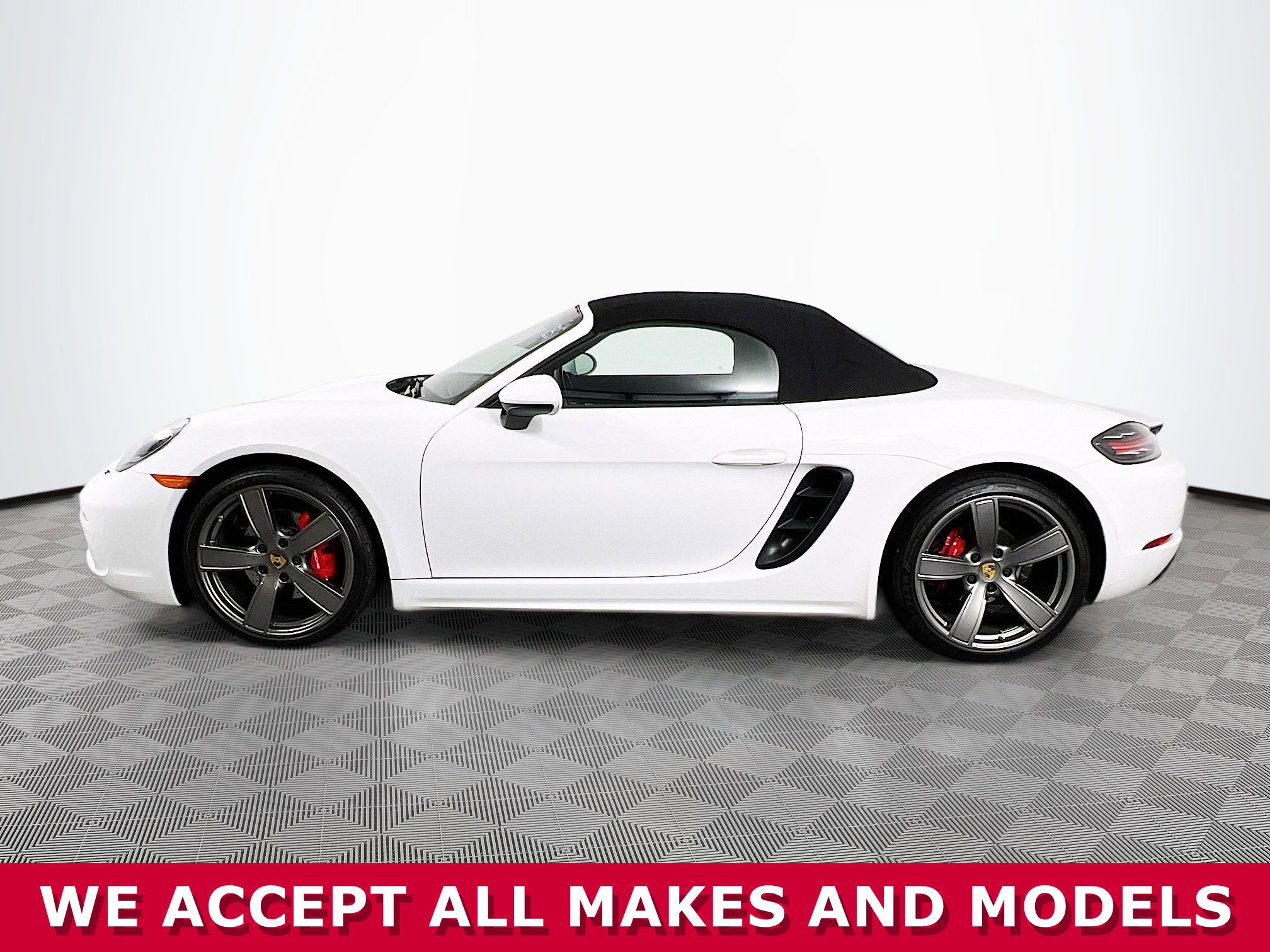 Used 2018 Porsche 718 Boxster S image 23