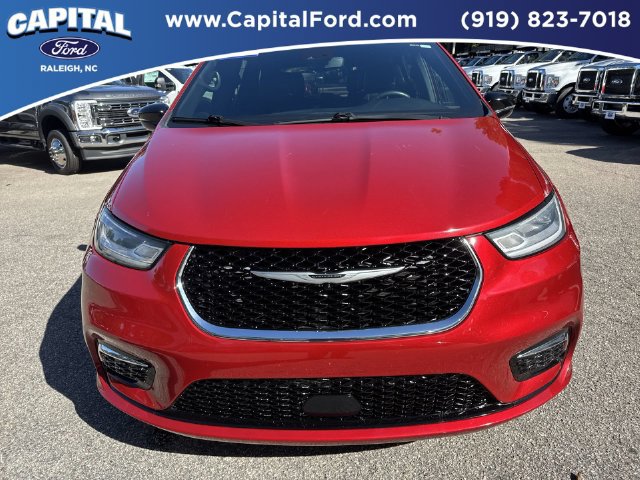 Used 2025 Chrysler Pacifica Select FWD image 10