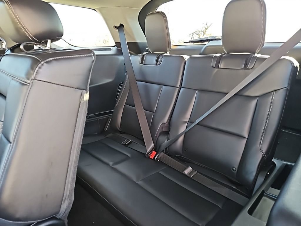 Used 2021 Ford Explorer XLT w/ Equipment Group 202A image 13