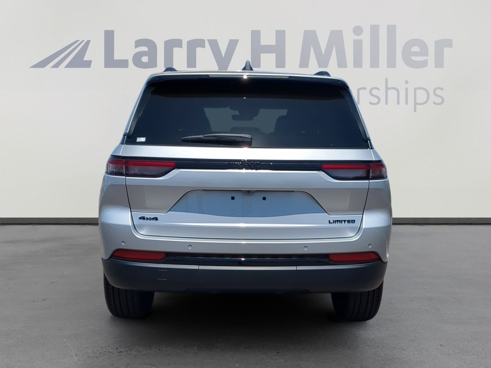 New 2025 Jeep Grand Cherokee Limited w/ Black Appearance Package image 4