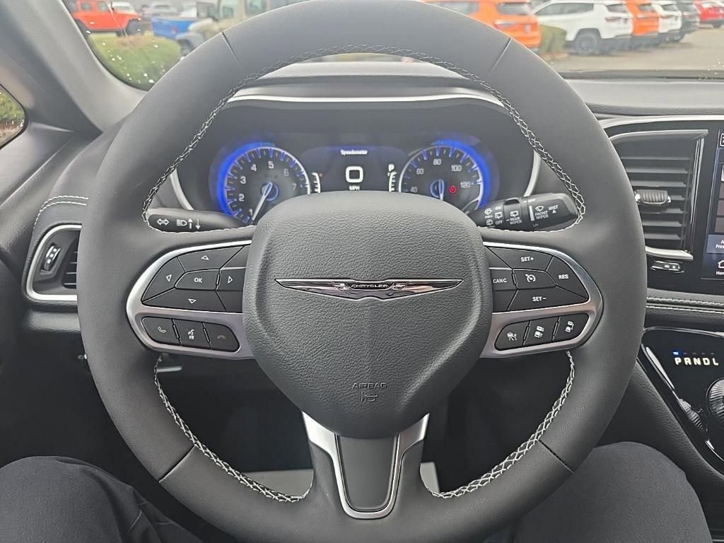 New 2026 Chrysler Pacifica Select image 15