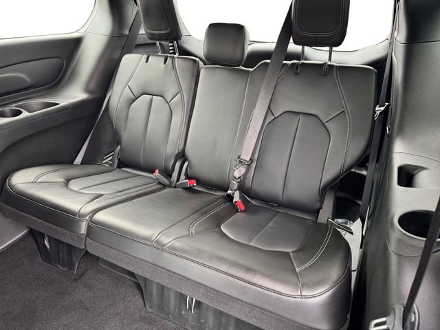 Certified 2025 Chrysler Pacifica Select image 17